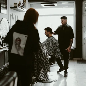 Wnętrze salonu Walk In Barbershop w Gdańsku